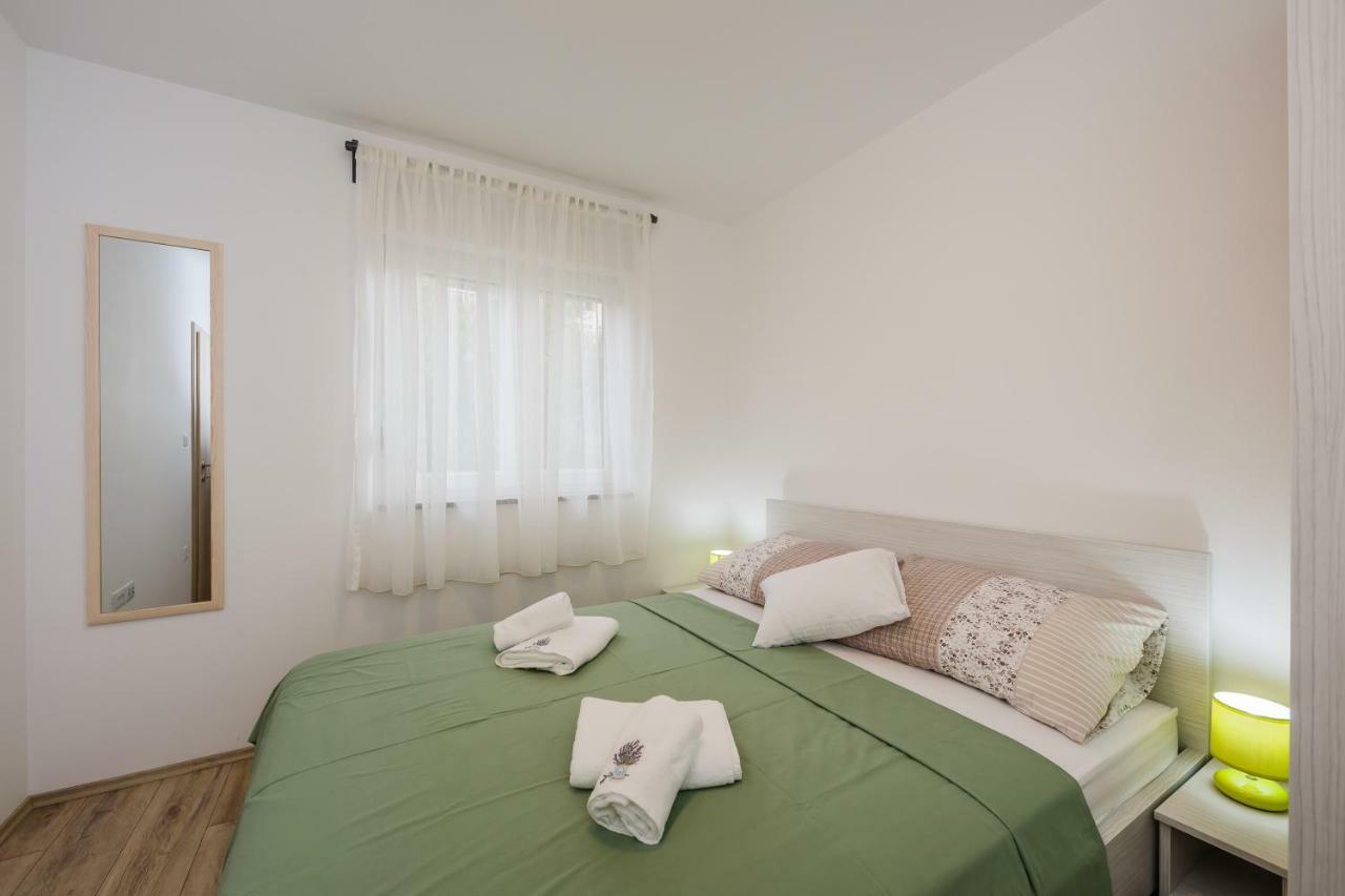 Apartments Mare Trogir Zimmer foto