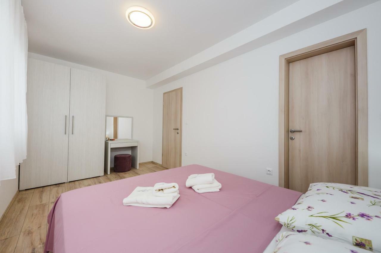Apartments Mare Trogir Exterior foto